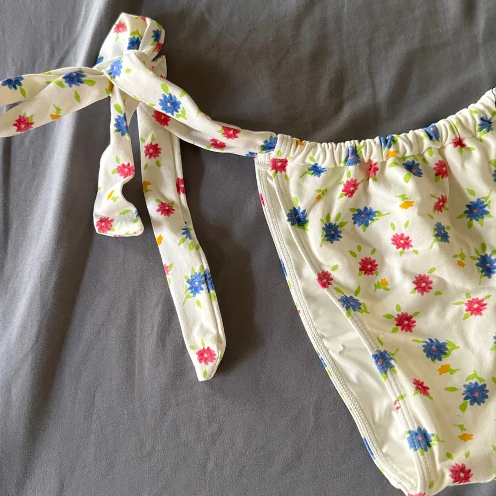 NWT FRANKIES BIKINIS Kealy Tie Side Cheeky Bikini Bottom, Water Blossom, size L